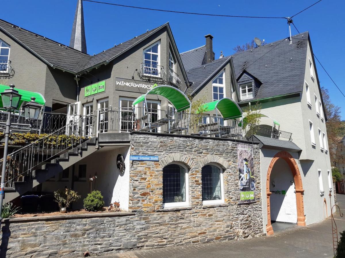 Winkelwerkstatt Hotel Krov Exterior photo